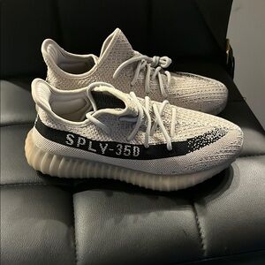 Yeezy Boost 350 V2 Sneakers